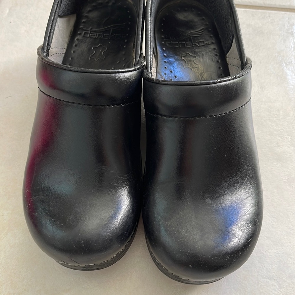 Dansko. Size 36. Black clogs.